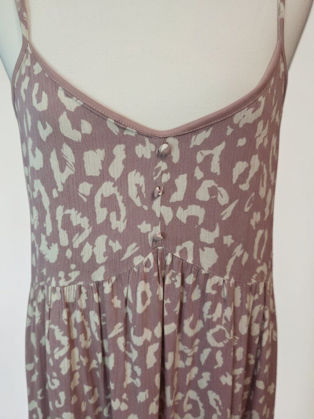 🌸 Savannah Jane Dress Size Large  NWT | Flowy Leopard Print | Adjustable Straps - Picture 3 of 10